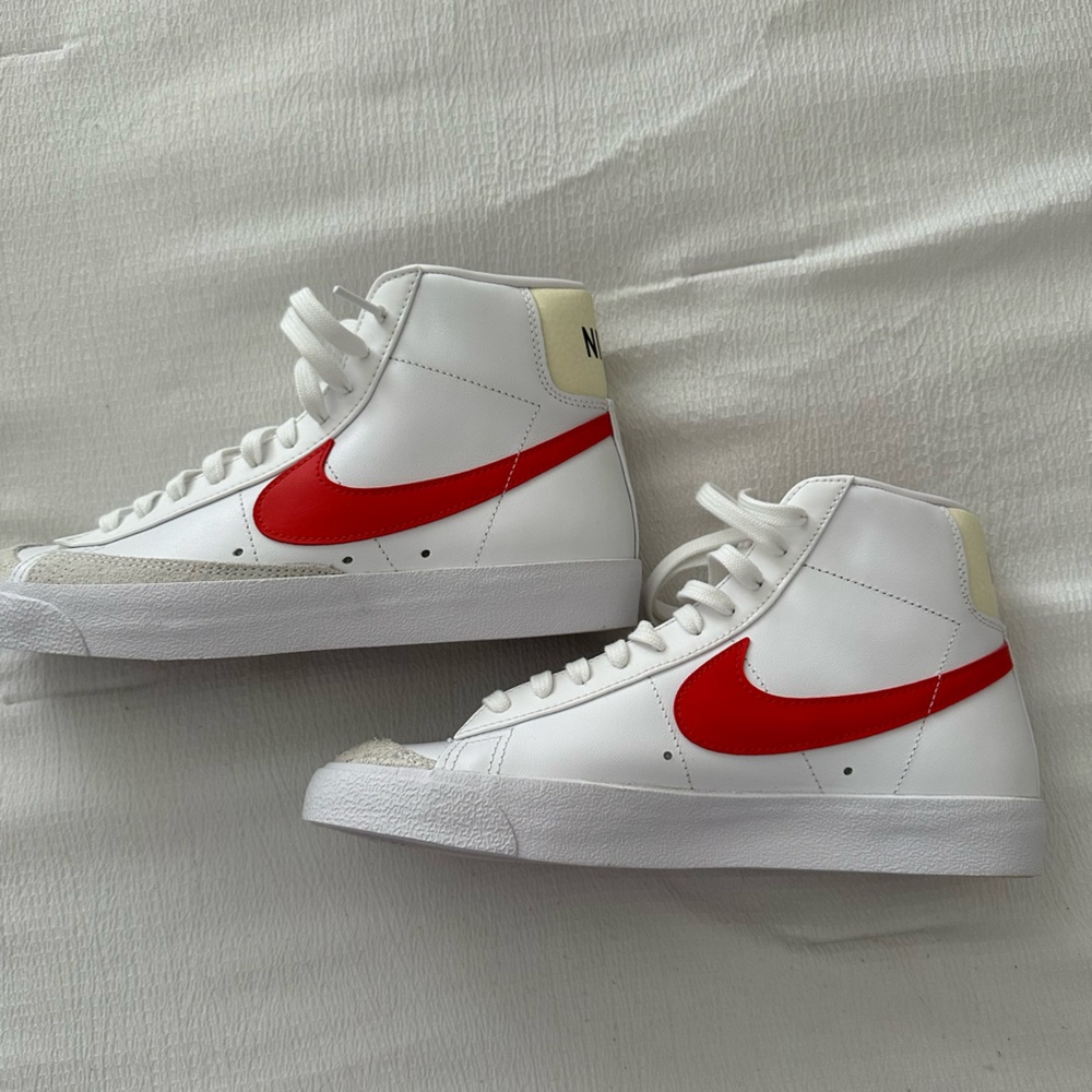 NEVER WORN NIKE BLAZERS